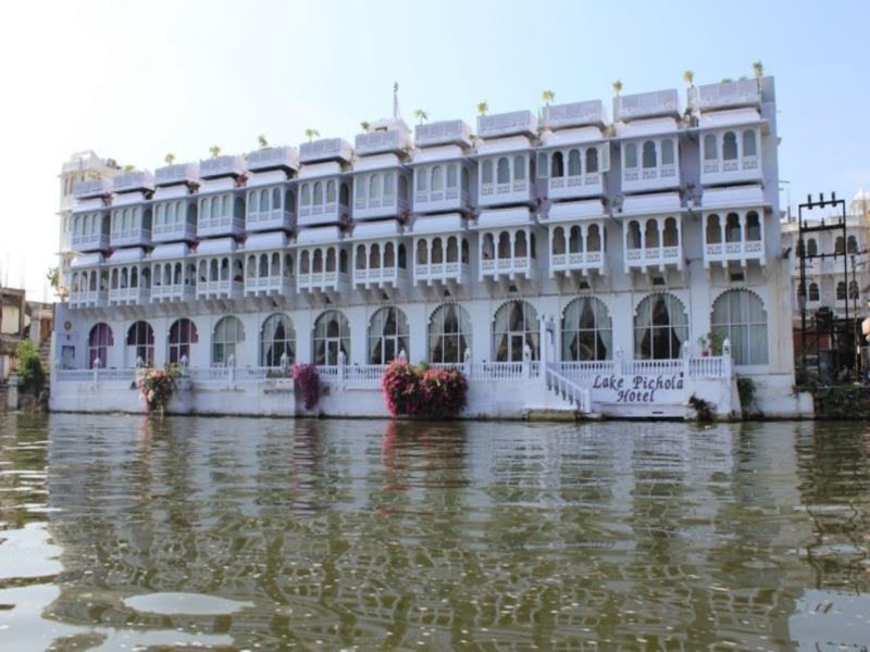 Lake Pichola Hotel Udaipur Exterior photo